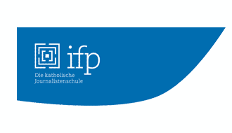 Blaues Logo mit weißem Schriftzug „ifp – Die katholische Journalistenschule“ und quadratischem Icon.